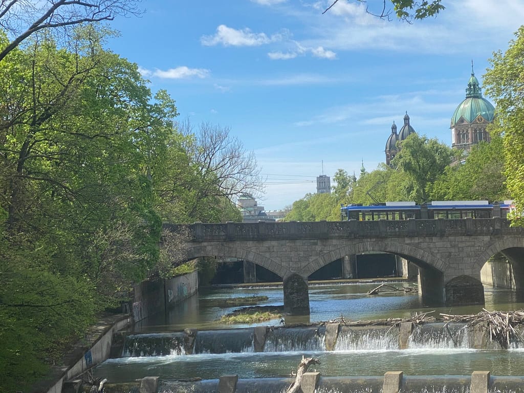 Maximiliansbrücke = Verbindung beider Häuser Brücke